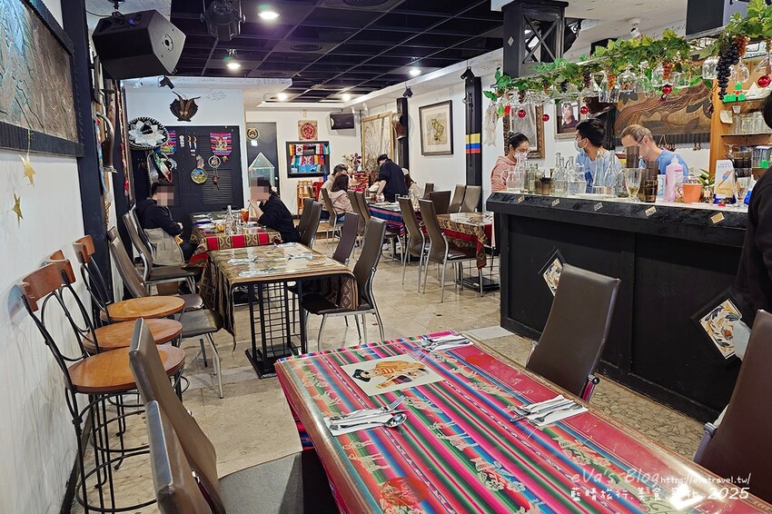 【高雄美食】黛麗莎西班牙拉丁美洲餐廳(寵物友善餐廳)，料理除了西班牙料理還提供多國料理以及素食料理，西班牙小脆餅、烤墨西哥起司餅吃起來酥脆可以點!。高雄異國料理