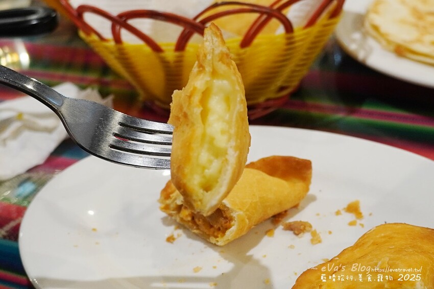 【高雄美食】黛麗莎西班牙拉丁美洲餐廳(寵物友善餐廳)，料理除了西班牙料理還提供多國料理以及素食料理，西班牙小脆餅、烤墨西哥起司餅吃起來酥脆可以點!。高雄異國料理