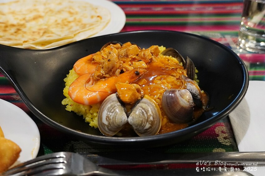 【高雄美食】黛麗莎西班牙拉丁美洲餐廳(寵物友善餐廳)，料理除了西班牙料理還提供多國料理以及素食料理，西班牙小脆餅、烤墨西哥起司餅吃起來酥脆可以點!。高雄異國料理