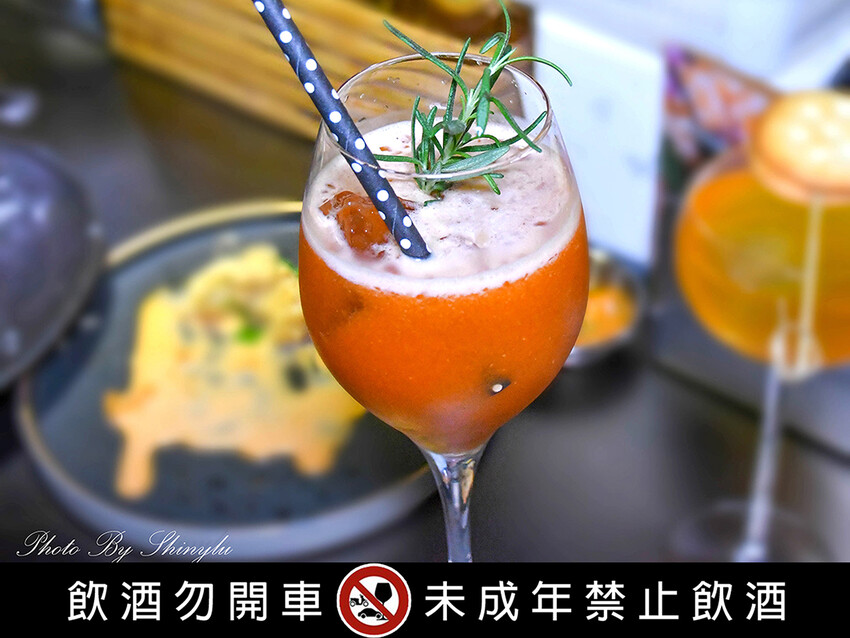 雖然招牌外觀並不明顯,但卻是一家高格調的餐酒館