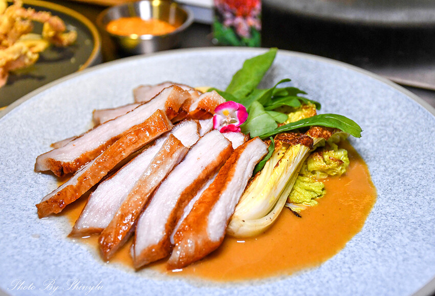 雖然招牌外觀並不明顯,但卻是一家高格調的餐酒館