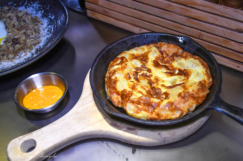 雖然招牌外觀並不明顯,但卻是一家高格調的餐酒館