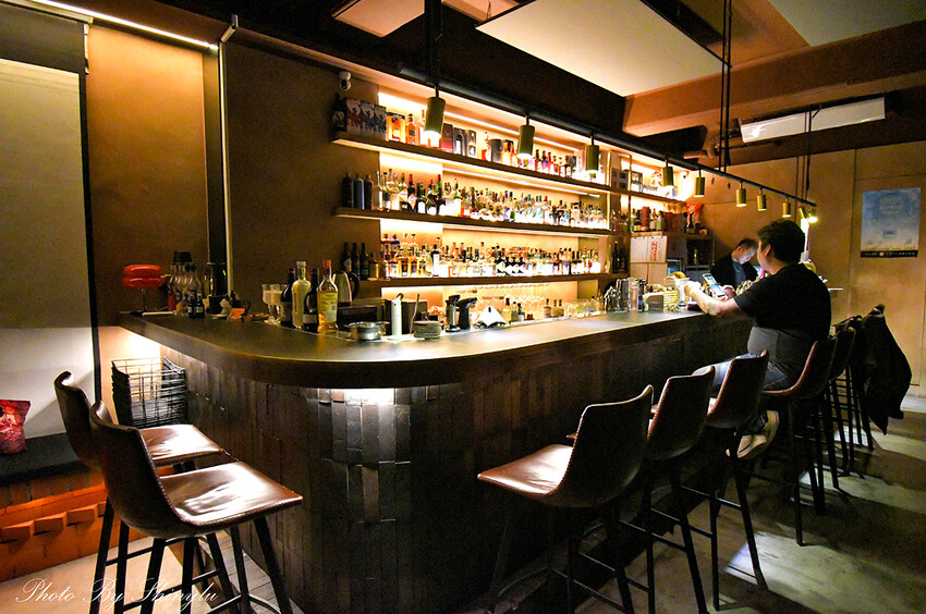 雖然招牌外觀並不明顯,但卻是一家高格調的餐酒館