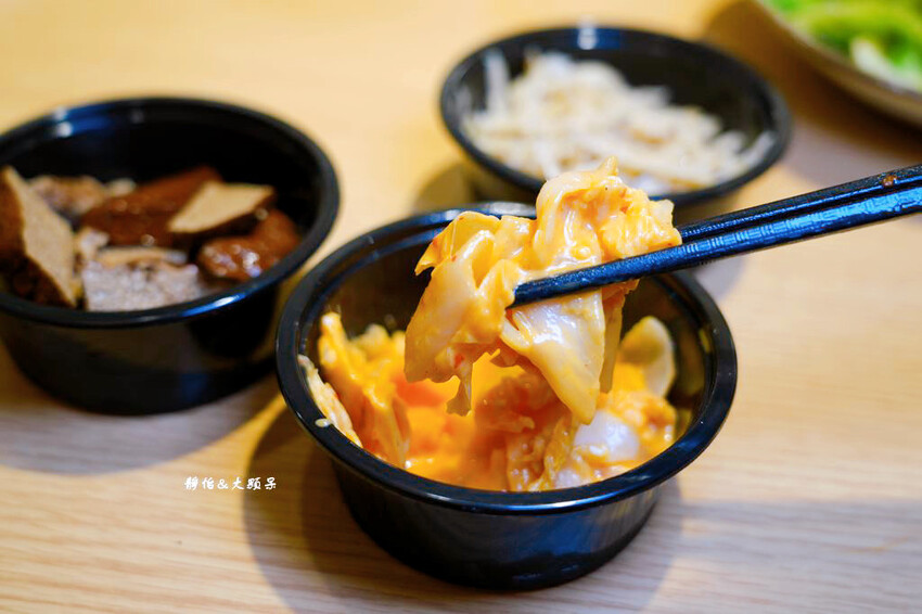 集英會牛肉麵館 中央東店 ❙ 超厚實大塊牛肉，內用飲料、冰淇