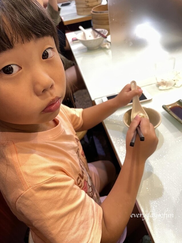 嘉義吃什麼∥京站湯包麵館∣每一口都爆湯汁的快感,手工現包滿滿 嘉義吃什麼∥京站湯包麵館∣每一口都爆湯汁的快感,手工現包滿滿