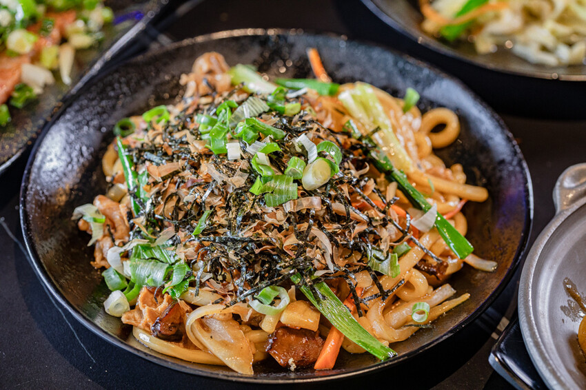 高雄市三民區高雄美食 – 開串 x 79道精緻居酒屋料理、麻辣乾鍋、串燒美食吃到飽！