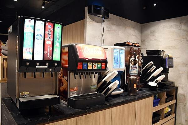 高雄市左營區沒朋友也能吃的獨身燒肉～來啦！【燒肉SMILE 巨蛋明誠店】 開到凌晨4點，消夜想吃燒肉也可以喔！※高雄燒肉