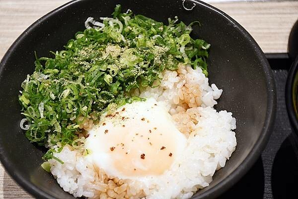 高雄市左營區沒朋友也能吃的獨身燒肉～來啦！【燒肉SMILE 巨蛋明誠店】 開到凌晨4點，消夜想吃燒肉也可以喔！※高雄燒肉