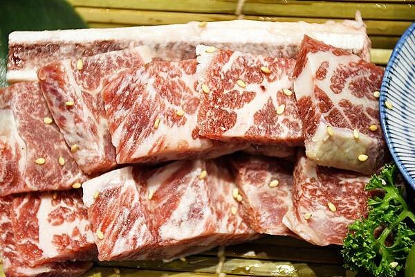 高雄市左營區沒朋友也能吃的獨身燒肉～來啦！【燒肉SMILE 巨蛋明誠店】 開到凌晨4點，消夜想吃燒肉也可以喔！※高雄燒肉