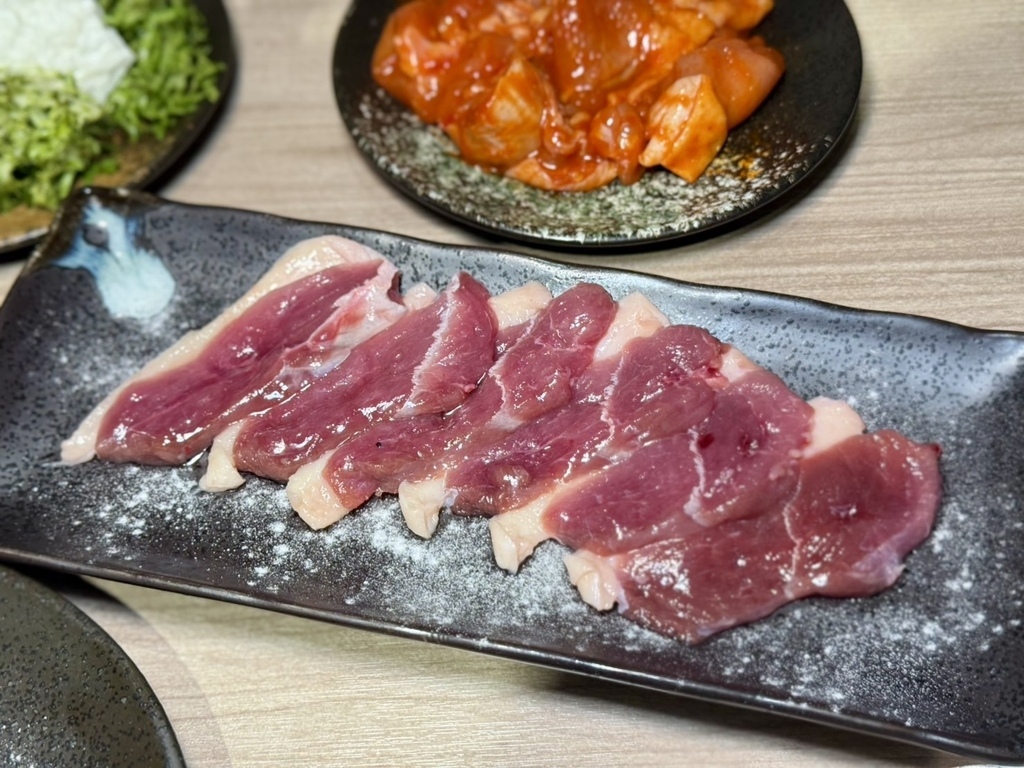 林口燒肉推薦！路易奇電力公司林口塑膠電廠，燒肉套餐6折超值必吃。