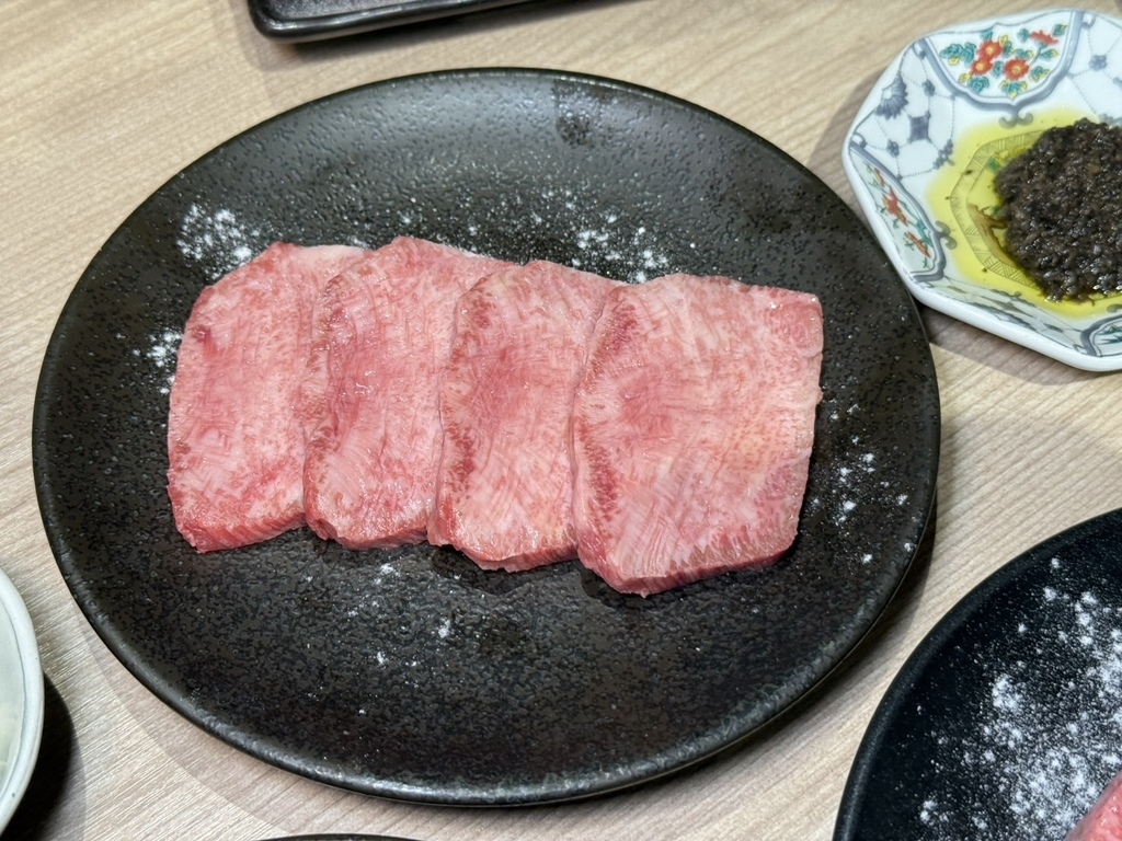 林口燒肉推薦！路易奇電力公司林口塑膠電廠，燒肉套餐6折超值必吃。