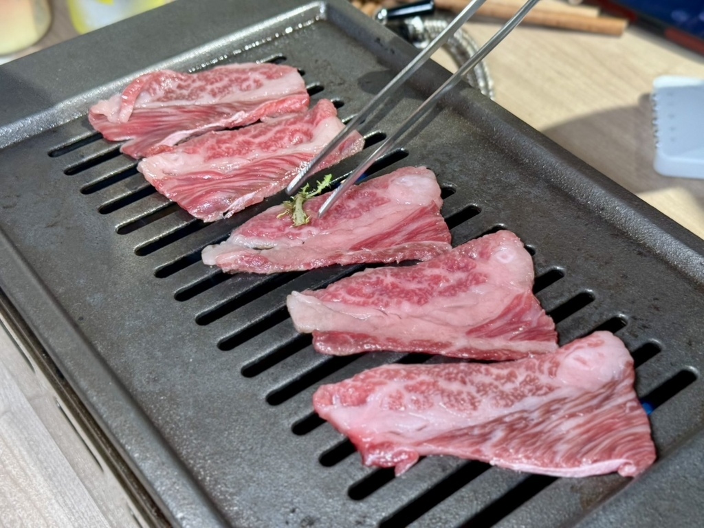 林口燒肉推薦！路易奇電力公司林口塑膠電廠，燒肉套餐6折超值必吃。