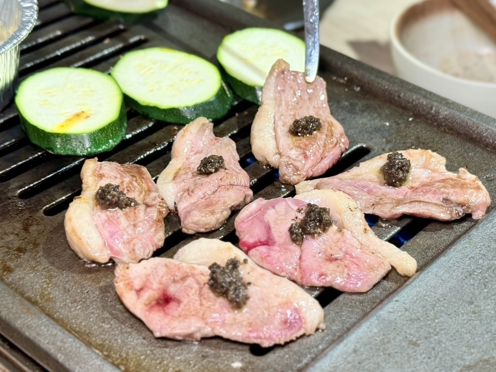 林口燒肉推薦！路易奇電力公司林口塑膠電廠，燒肉套餐6折超值必吃。