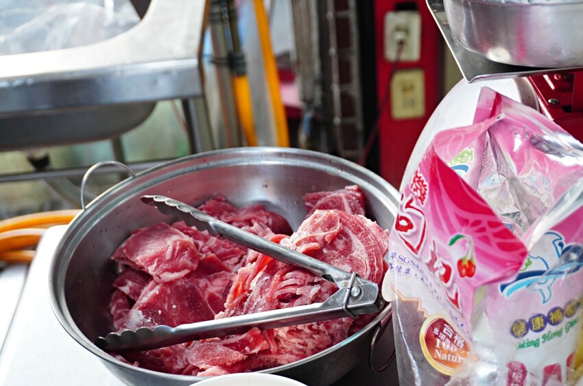 桃鶯生炒羊肉 - 爆量個人份羊肉爐 x 80元羊肉炒麵 | 實在在地美味 | 桃鶯路美食推薦 - 湯姆仕-吃喝玩樂最重要
