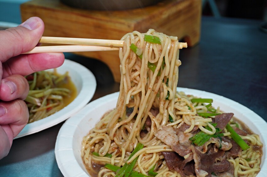 桃鶯生炒羊肉 - 爆量個人份羊肉爐 x 80元羊肉炒麵 | 實在在地美味 | 桃鶯路美食推薦 - 湯姆仕-吃喝玩樂最重要