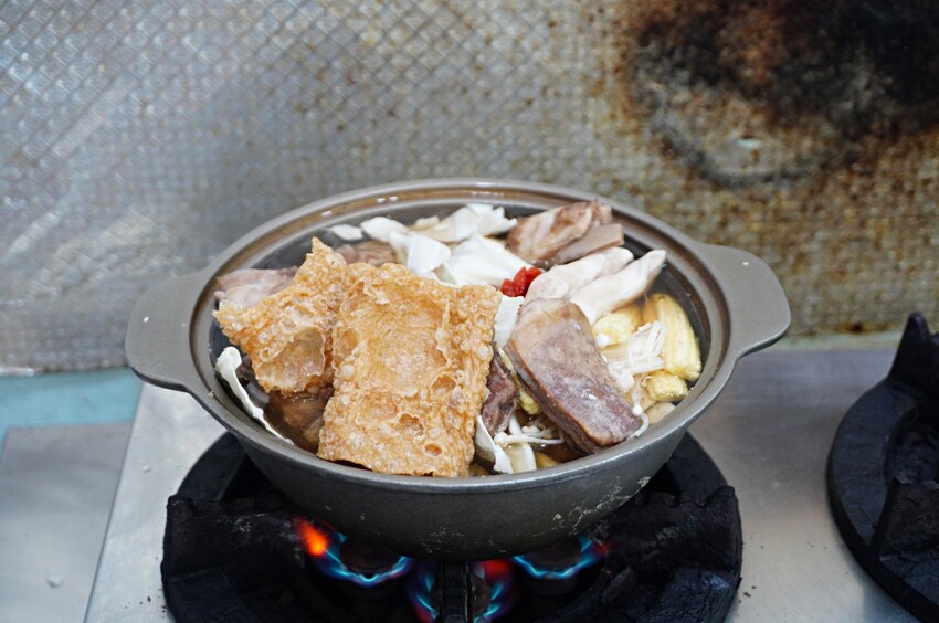 桃鶯生炒羊肉 - 爆量個人份羊肉爐 x 80元羊肉炒麵 | 實在在地美味 | 桃鶯路美食推薦 - 湯姆仕-吃喝玩樂最重要