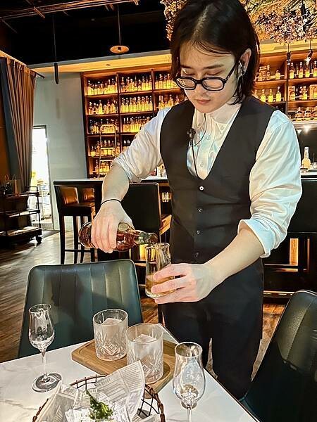 台北市中山區[台北酒吧] 小後苑Backyard Jr. (大直Dazhi) 時髦威士忌酒吧 日式餐酒館 #劍南路站美食 @蛋寶趴趴go