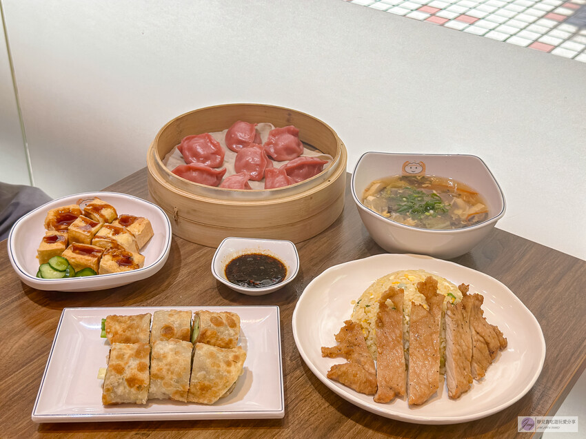 桃園市桃園區美食,不賣麵條的麵食館,獨家餅皮與海鮮水餃