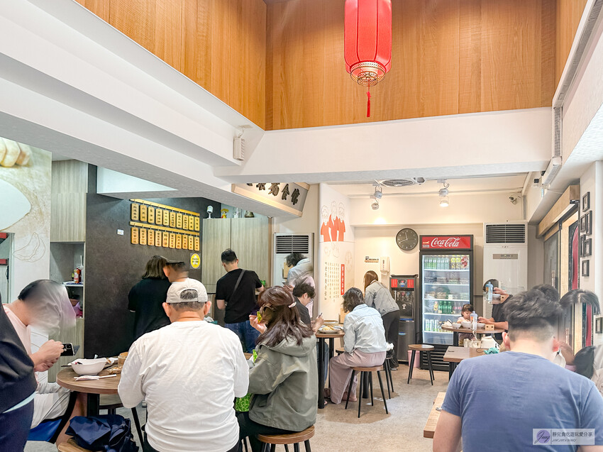 桃園市桃園區美食,不賣麵條的麵食館,獨家餅皮與海鮮水餃