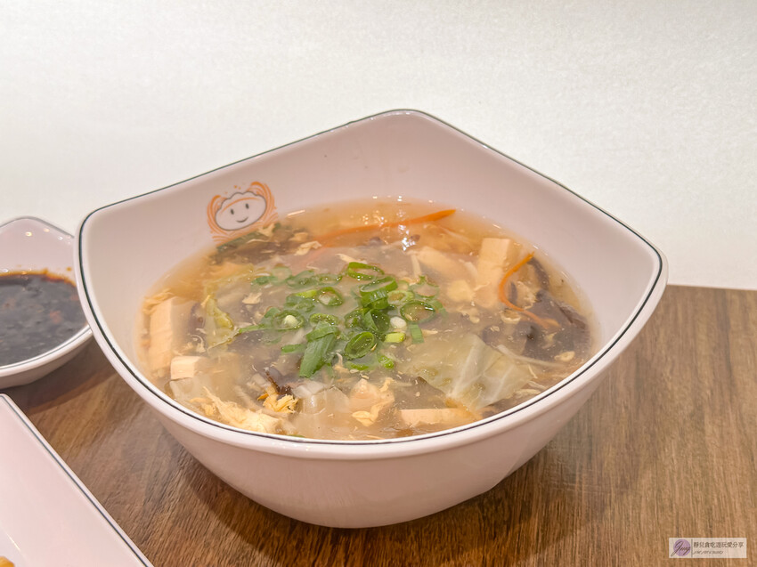 桃園市桃園區美食,不賣麵條的麵食館,獨家餅皮與海鮮水餃