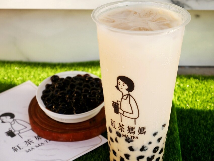 南投飲料推薦，台茶18號的基底原茶不澀口又回甘，鹹香奶蓋是人