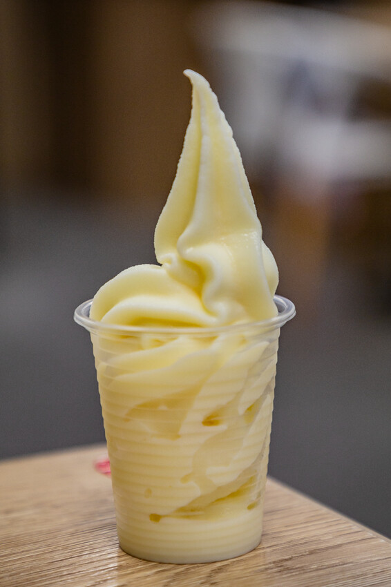 高雄平價「萬師父牛排館」自助吧無限吃,隱藏版皮蛋豬排超吸睛。