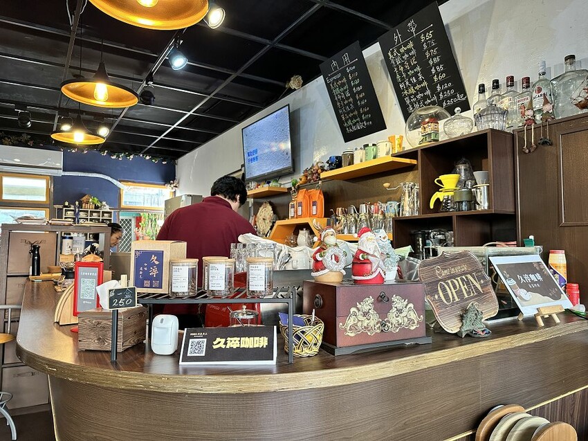 台南市東山區久淬咖啡專賣店：台南東山老街必喝咖啡店.老雜貨店轉身一變為溫暖咖啡店.將東山咖啡傳香於市