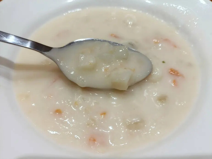 板橋平價義式餐廳薩利亞！必點海鮮巧達濃湯蜂蜜起司披薩 飲料吧大滿足。