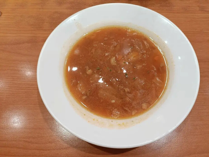 板橋平價義式餐廳薩利亞！必點海鮮巧達濃湯蜂蜜起司披薩 飲料吧大滿足。