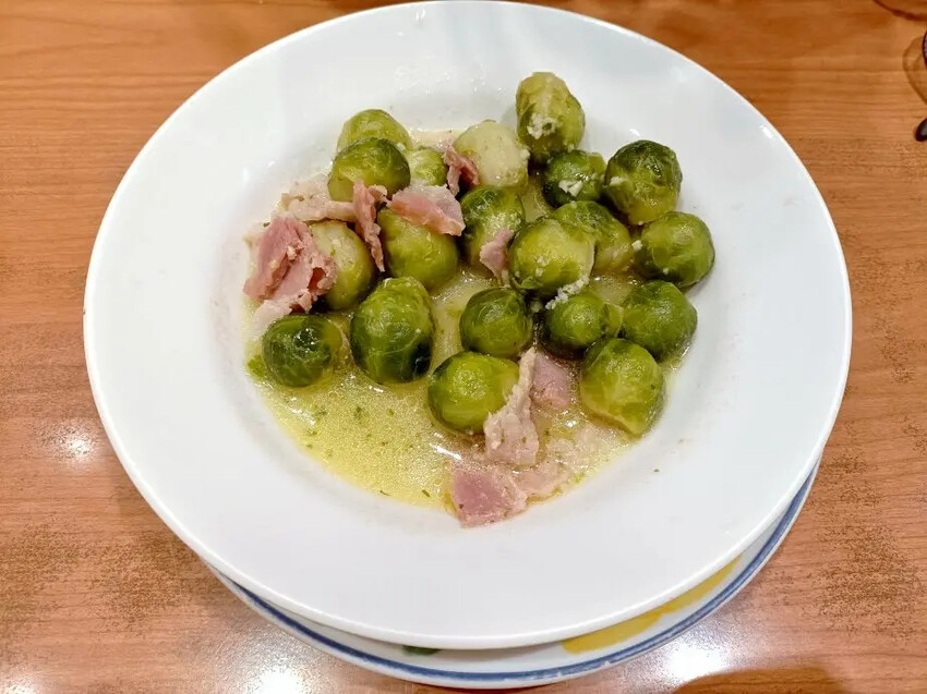 板橋平價義式餐廳薩利亞！必點海鮮巧達濃湯蜂蜜起司披薩 飲料吧大滿足。