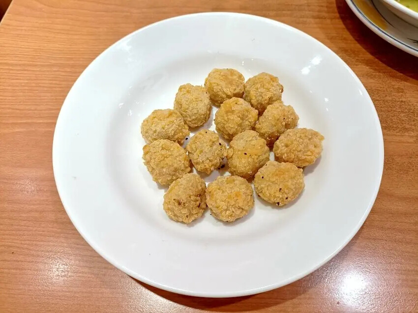 板橋平價義式餐廳薩利亞！必點海鮮巧達濃湯蜂蜜起司披薩 飲料吧大滿足。