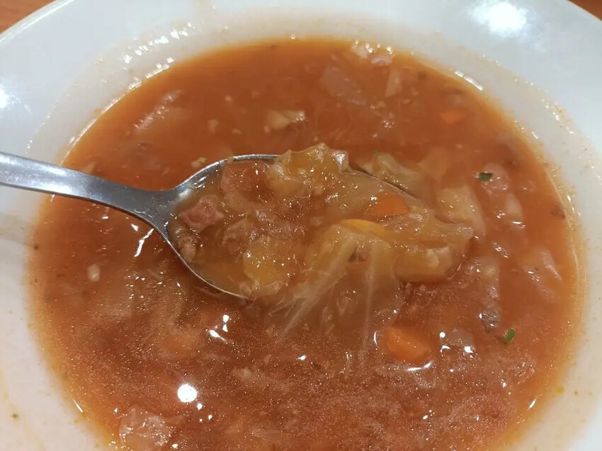 板橋平價義式餐廳薩利亞！必點海鮮巧達濃湯蜂蜜起司披薩 飲料吧大滿足。