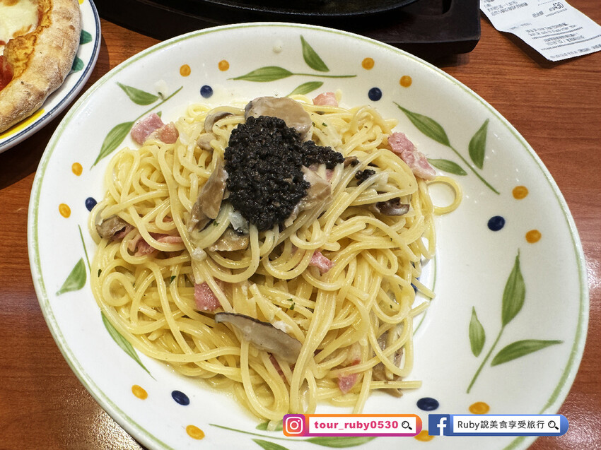 新北市板橋區【板橋美食】薩莉亞板橋府中店-平價義大利麵餐廳，飲料吧一人只要50元可無限暢飲 -近府中捷運站｜Ruby說美