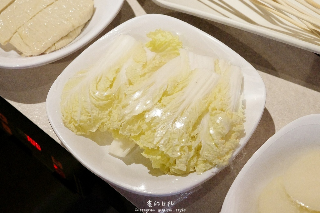 台中道地川味麻辣鍋!蜀都串串火鍋逢甲店串串12元開吃,道地川味麻辣鍋。