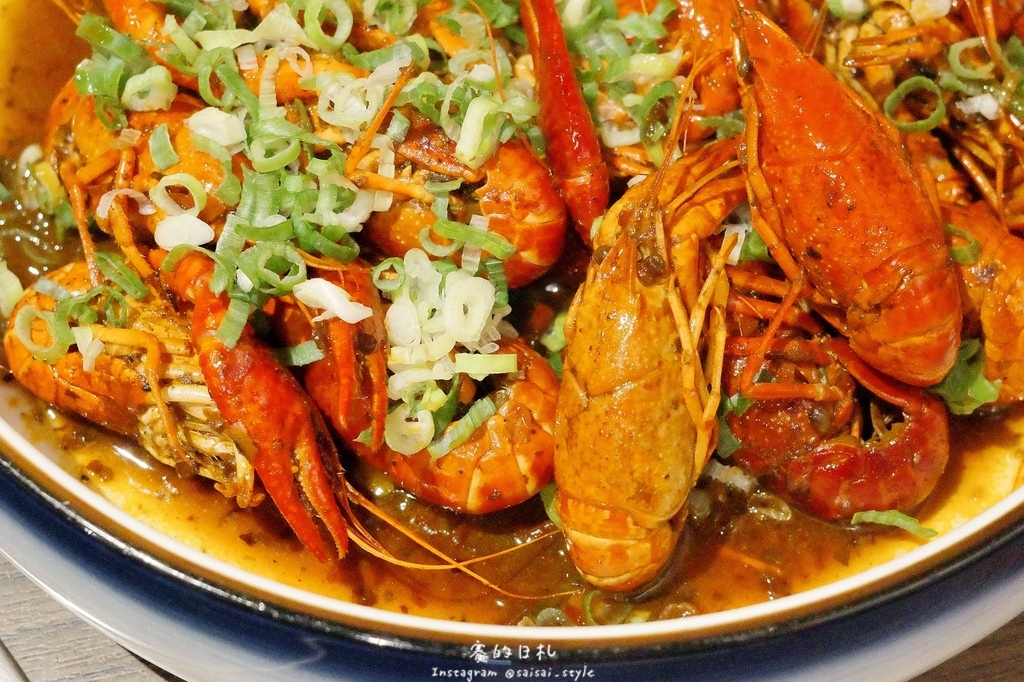 台中道地川味麻辣鍋!蜀都串串火鍋逢甲店串串12元開吃,道地川味麻辣鍋。