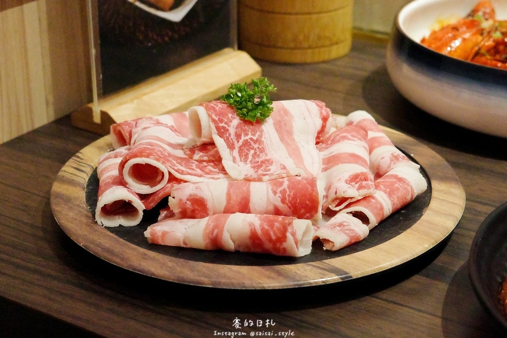 台中道地川味麻辣鍋!蜀都串串火鍋逢甲店串串12元開吃,道地川味麻辣鍋。