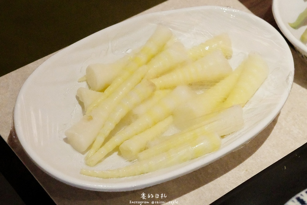 台中道地川味麻辣鍋!蜀都串串火鍋逢甲店串串12元開吃,道地川味麻辣鍋。