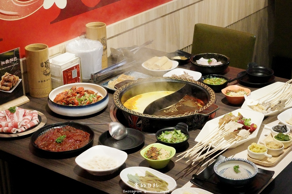 台中道地川味麻辣鍋！蜀都串串火鍋逢甲店串串12元開吃，道地川味麻辣鍋。