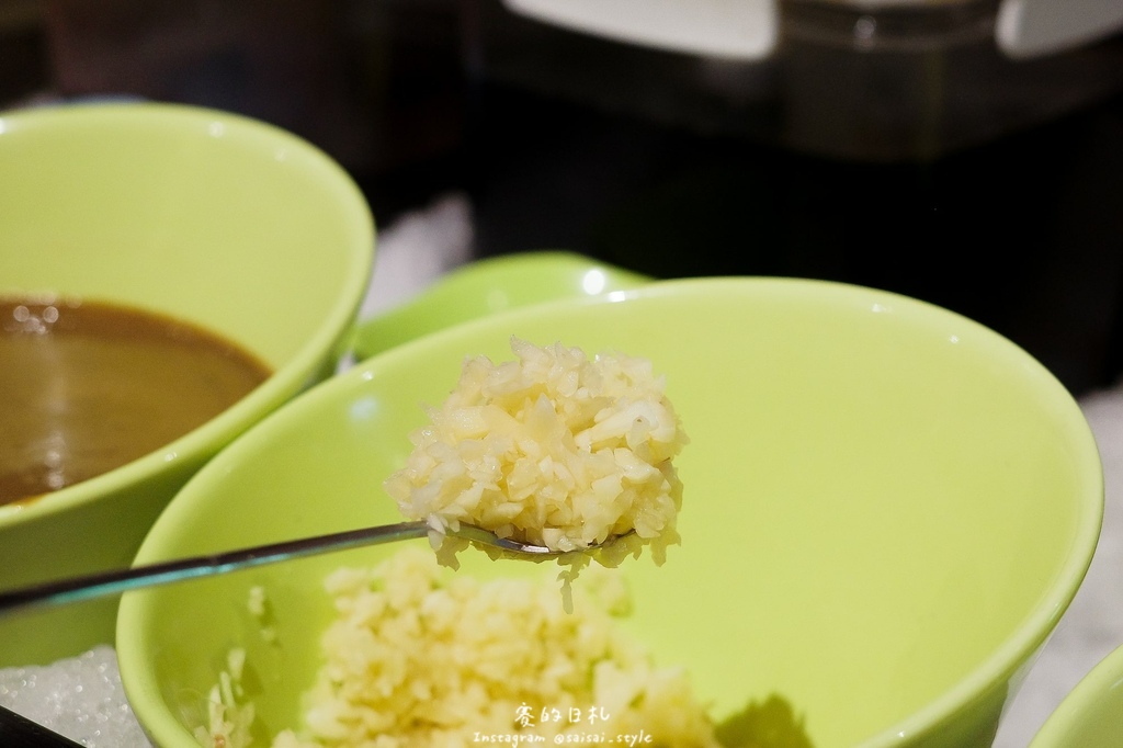 台中道地川味麻辣鍋!蜀都串串火鍋逢甲店串串12元開吃,道地川味麻辣鍋。