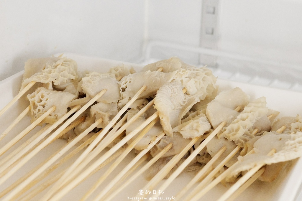 台中道地川味麻辣鍋!蜀都串串火鍋逢甲店串串12元開吃,道地川味麻辣鍋。