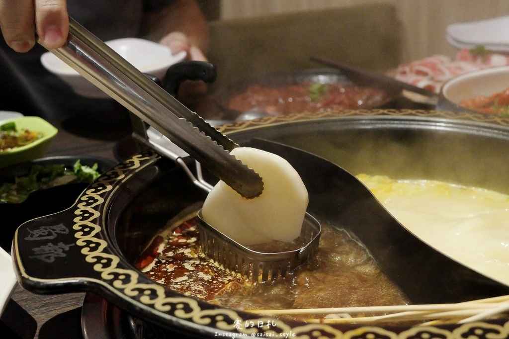 台中道地川味麻辣鍋!蜀都串串火鍋逢甲店串串12元開吃,道地川味麻辣鍋。