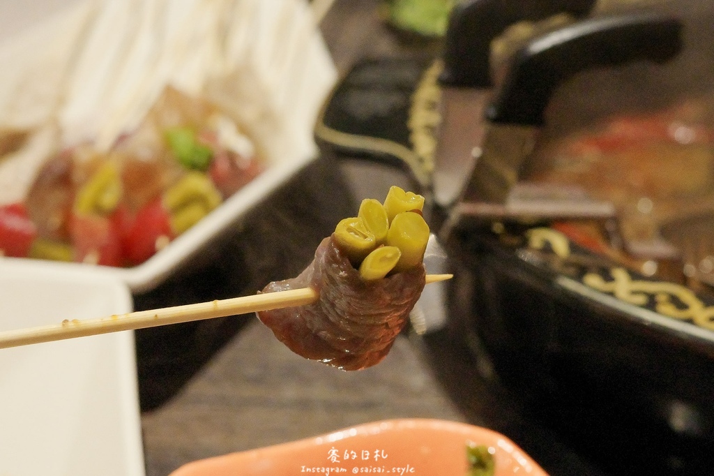 台中道地川味麻辣鍋!蜀都串串火鍋逢甲店串串12元開吃,道地川味麻辣鍋。