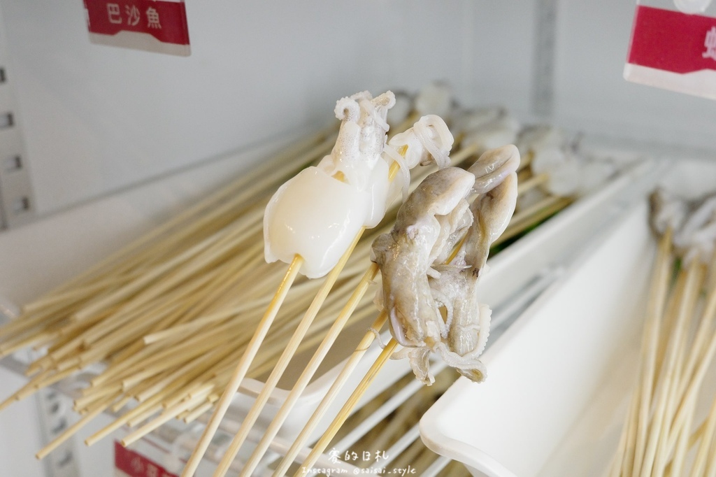 台中道地川味麻辣鍋!蜀都串串火鍋逢甲店串串12元開吃,道地川味麻辣鍋。