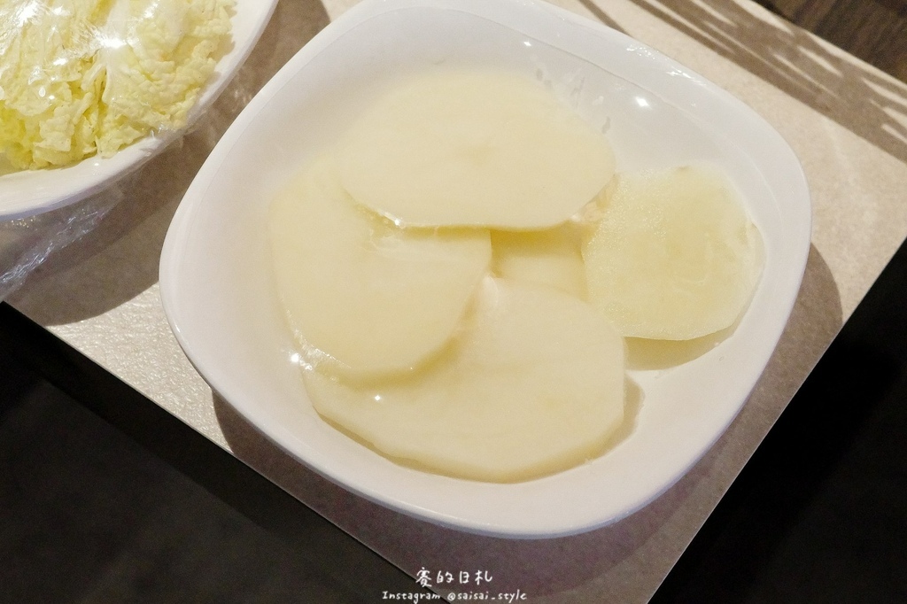 台中道地川味麻辣鍋!蜀都串串火鍋逢甲店串串12元開吃,道地川味麻辣鍋。