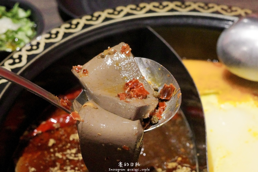 台中道地川味麻辣鍋!蜀都串串火鍋逢甲店串串12元開吃,道地川味麻辣鍋。