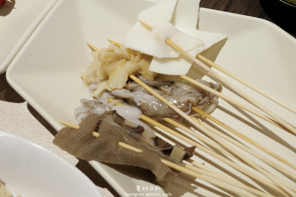 台中道地川味麻辣鍋!蜀都串串火鍋逢甲店串串12元開吃,道地川味麻辣鍋。