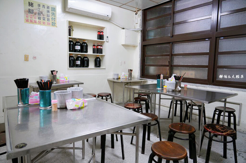 紀家豬腳原汁專家，基隆廟口夜市60年老店豬腳，可免費加湯!