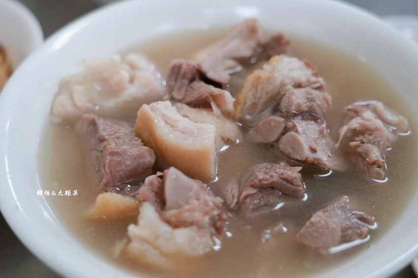 紀家豬腳原汁專家，基隆廟口夜市60年老店豬腳，可免費加湯!