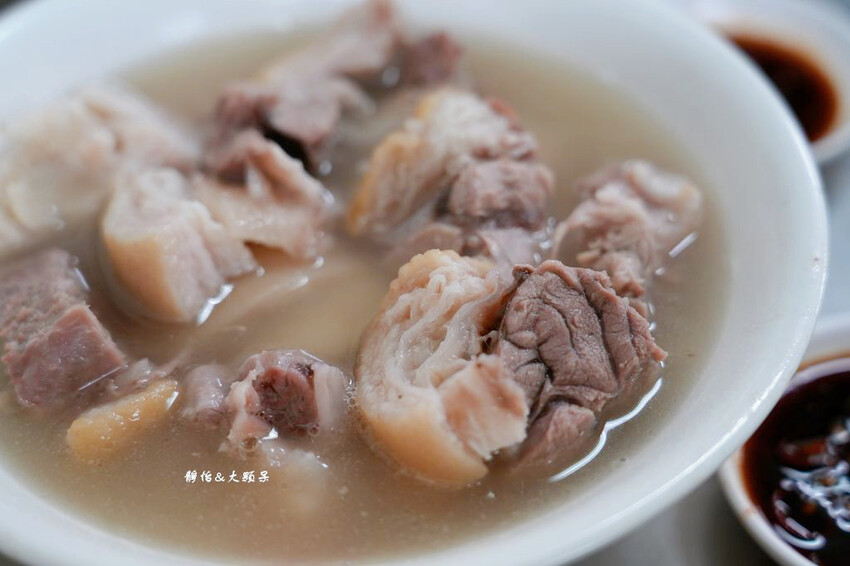 紀家豬腳原汁專家，基隆廟口夜市60年老店豬腳，可免費加湯!