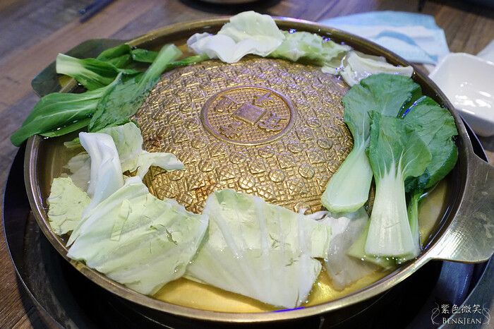 宜蘭縣宜蘭市高麗園銅盤烤肉》20項的經典韓食吃到飽,甜米釀及血腸宜蘭新月店限定 韓國花牌牆好好拍